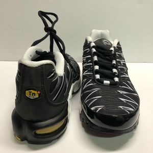 air max plus tn black shark